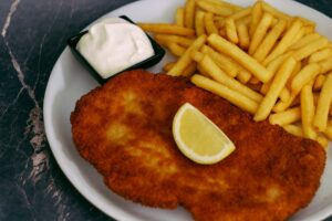 schnitzel mit pommes